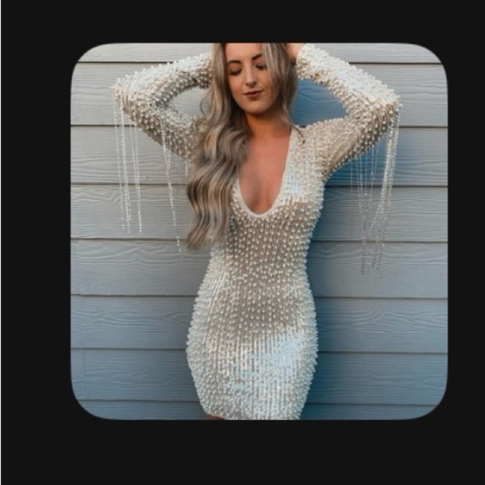 Chic Pearl-Embellished Long Sleeve Dress